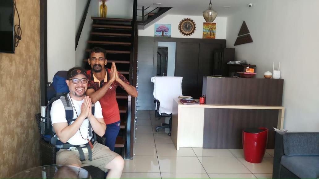 The Metro Pod - Backpackers A/C Dormitory Kochi Extérieur photo
