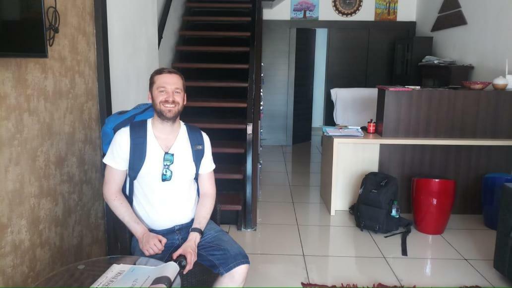 The Metro Pod - Backpackers A/C Dormitory Kochi Extérieur photo