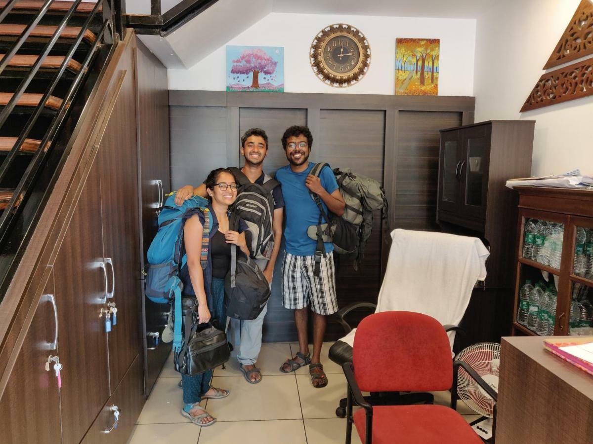 The Metro Pod - Backpackers A/C Dormitory Kochi Extérieur photo