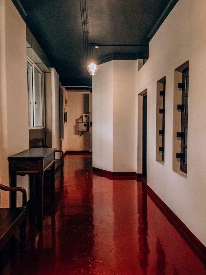 The Metro Pod - Backpackers A/C Dormitory Kochi Extérieur photo